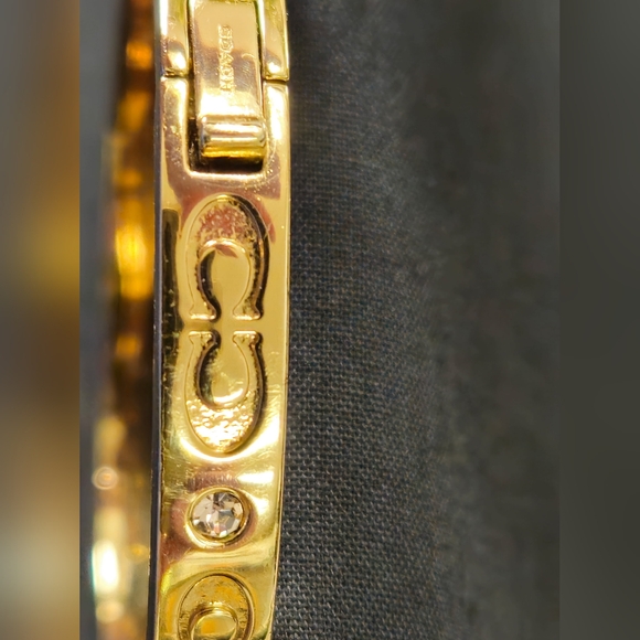 Coach Signature Gold Tone Kissing C Hinged Bangle Bracelet W/ Embedded Crystals - Picture 9 of 10